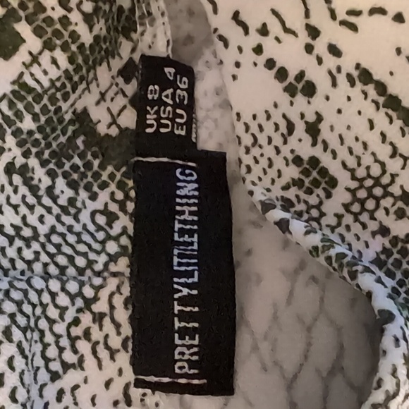 β¨ Pretty Little Thing Python Crop - Picture 5 of 8